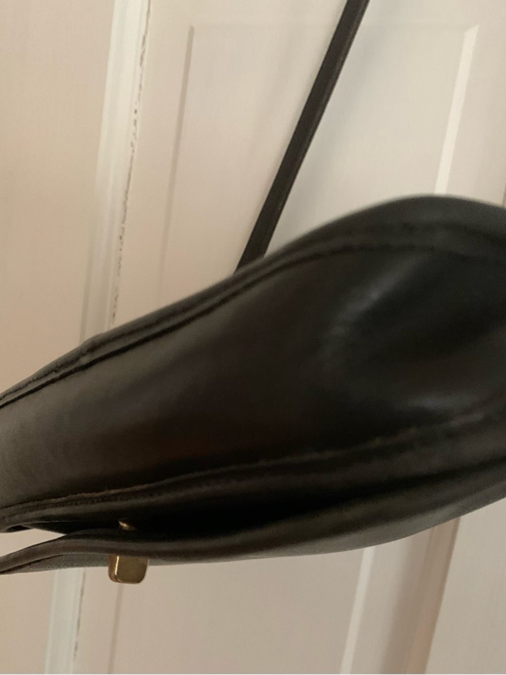Vintage coach Black Leather Crossbody Bag with Turn-Lock Closure - Picture 9 of 16